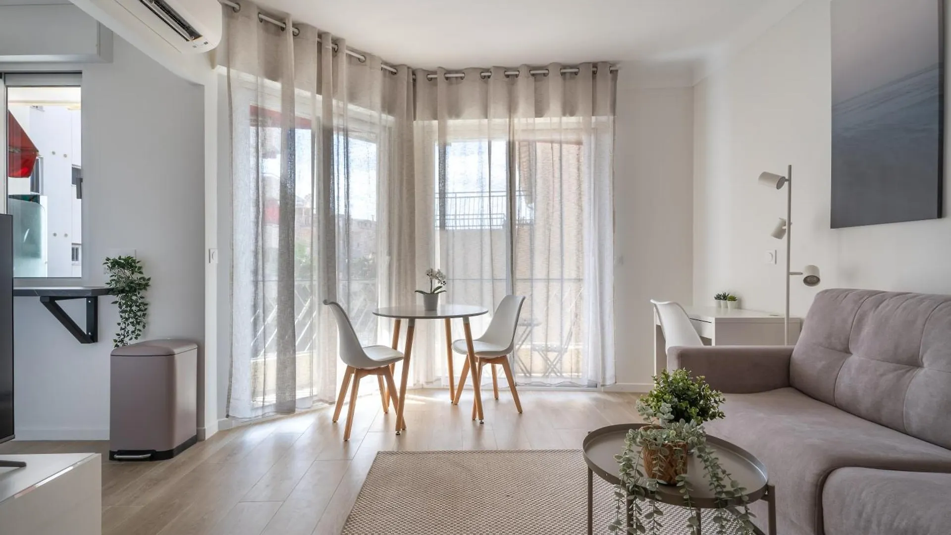 Studio Calme Et Climatise Au Coeur De Cannes