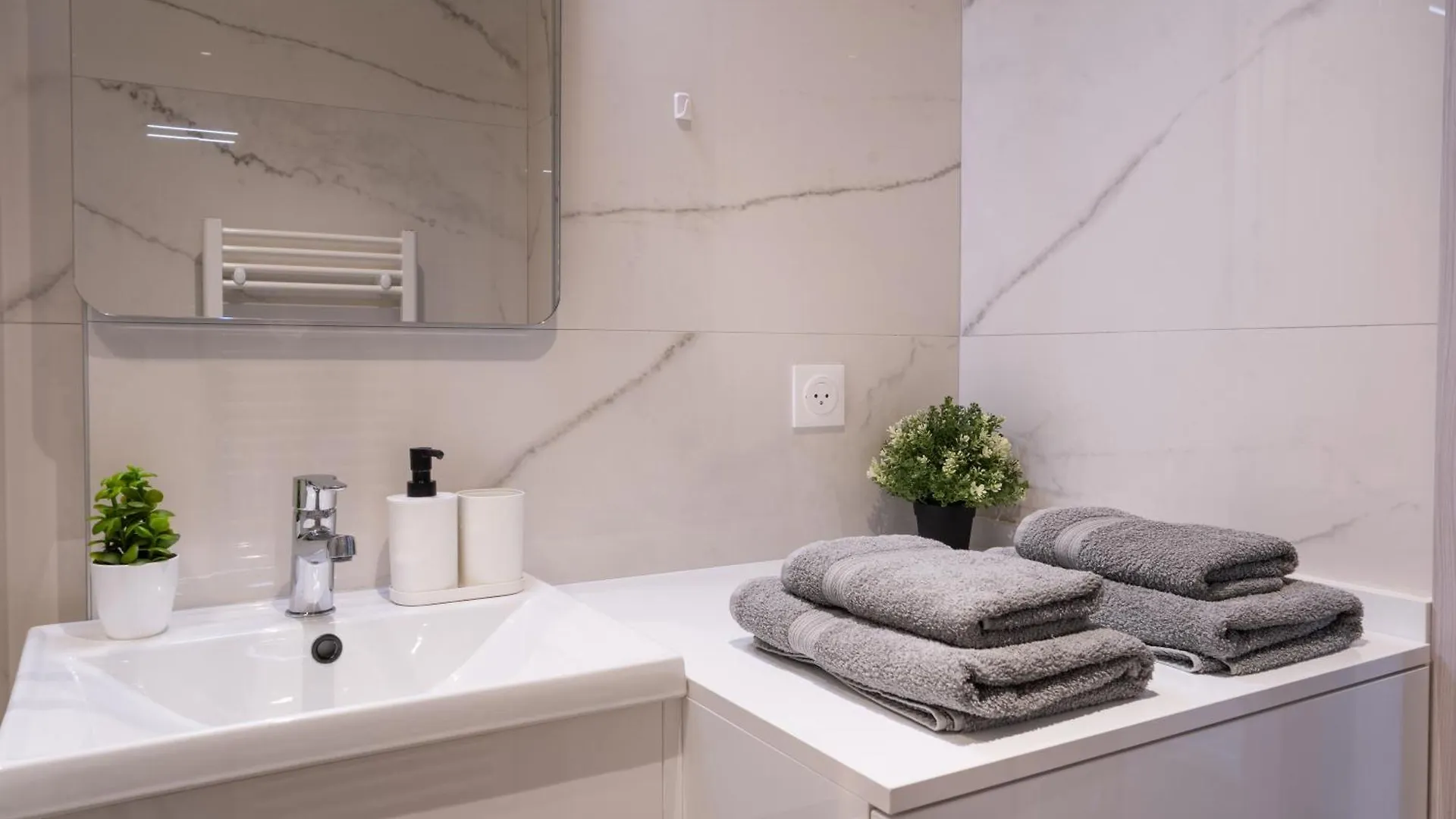 Studio Calme Et Climatise Au Coeur De Cannes Apartment