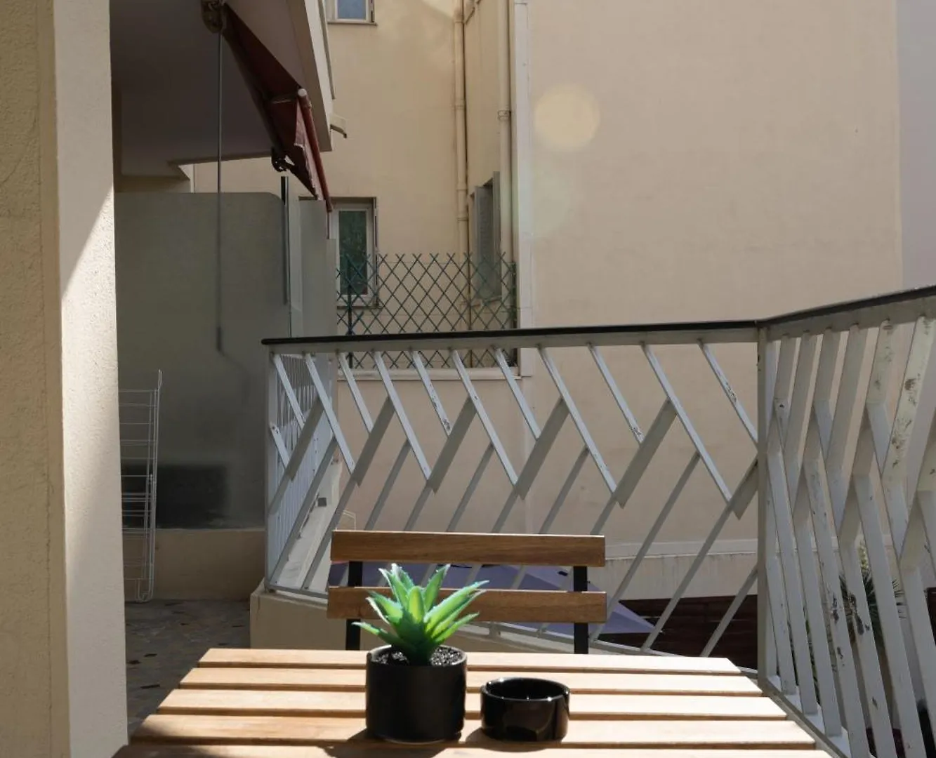 Studio Calme Et Climatise Au Coeur De Cannes