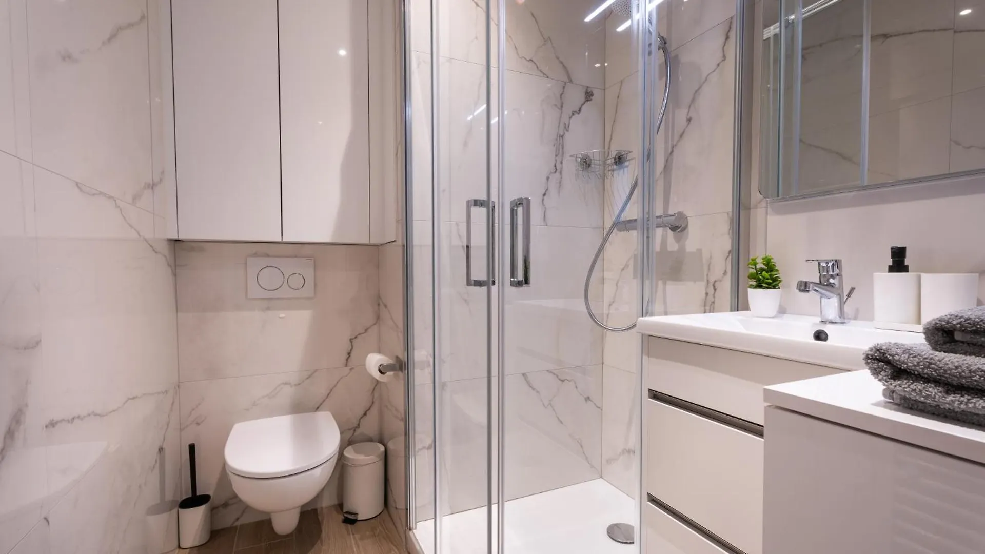 Apartment Studio Calme Et Climatise Au Coeur De Cannes