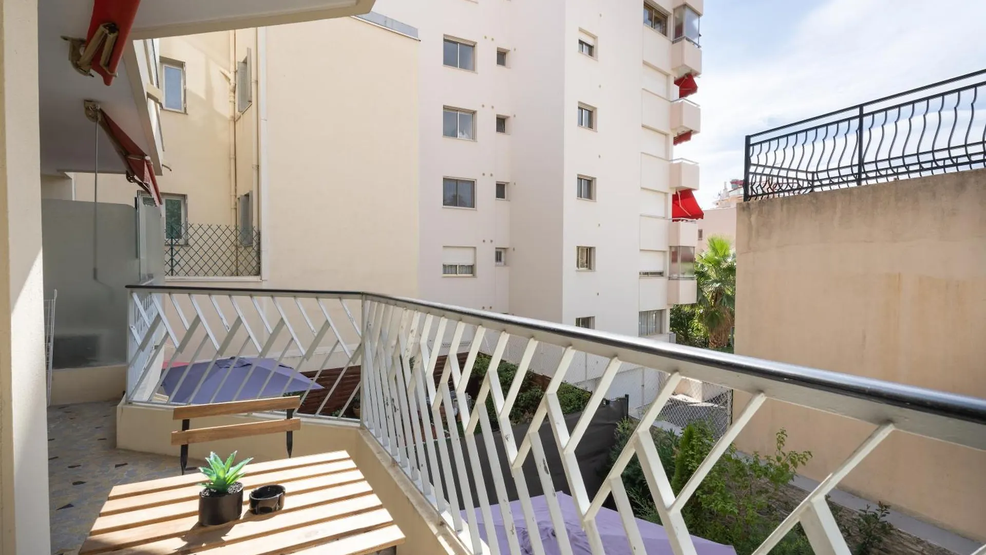 Studio Calme Et Climatise Au Coeur De Cannes